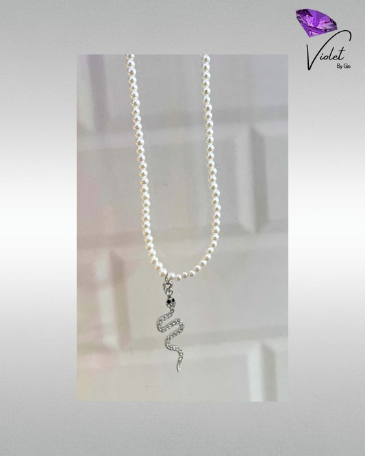 Collar perlas con dije snake